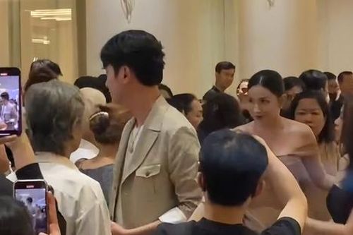Một cặp đôi vướng tin đồn hẹn hò nay ngó lơ nhau ở đám cưới Anh Đức
