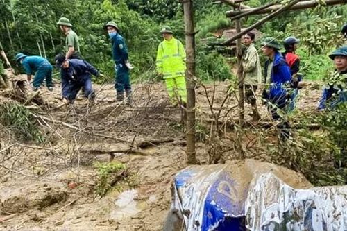 Nhân chứng kể thời khắc lũ quét vùi lấp cả thôn ở Lào Cai: 'Đất bùn to như mây, vờn cao 100m rồi đổ sập'