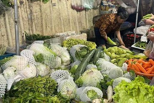 Giá rau ở Hà Nội tăng mạnh sau bão