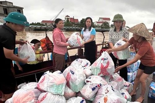 Ninh Bình: Hội LHPN tỉnh thăm hỏi, hỗ trợ gia đình phụ nữ vùng lũ trên sông Hoàng Long