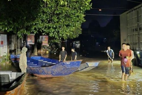 Nước lũ rút ở Thái Nguyên, thuyền chùa Hương chi viện Yên Bái