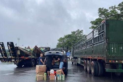 Đội quân thuyền nan của tỉnh Quảng Bình 'hỏa tốc' lên đường giúp đồng bào miền Bắc chống lũ