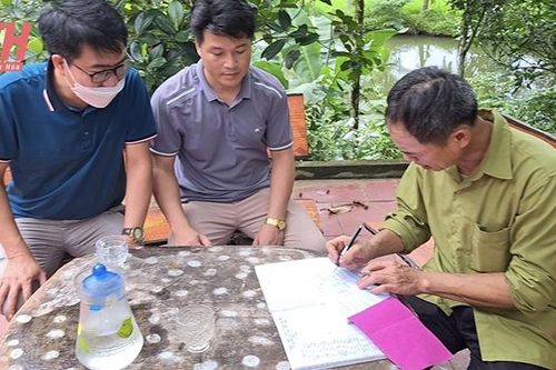 Tiêm phòng vắc-xin cho gia súc, gia cầm đợt 2