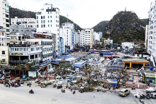 Đảo du lịch Cát Bà tan hoang sau bão