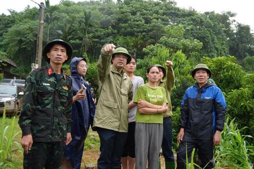 Huy động tối đa nhân lực, phương tiện tìm kiếm các nạn nhân bị lũ quét ở Làng Nủ
