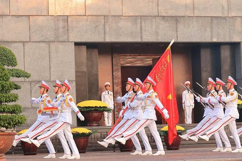 Một số lưu ý khi hưởng ứng trào lưu sơn, vẽ Quốc kỳ