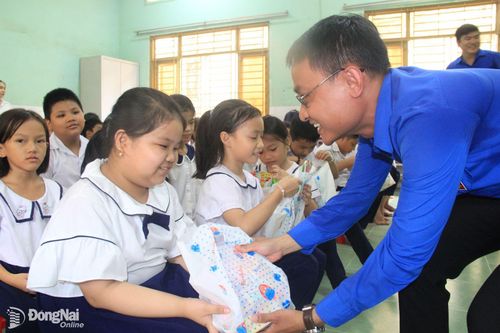 Thành đoàn Biên Hòa trao 4,4 ngàn phần quà Tết Trung thu cho trẻ em có hoàn cảnh khó khăn