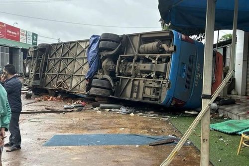 Lật xe khách trên đường Hồ Chí Minh, Gia Lai có 3 hành khách tử vong
