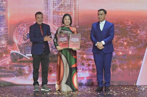 Tập đoàn KDI Holdings và đoàn làm phim 'Hai Muối' ủng hộ 300 triệu đồng hỗ trợ đồng bào bị thiệt hại do bão số 3