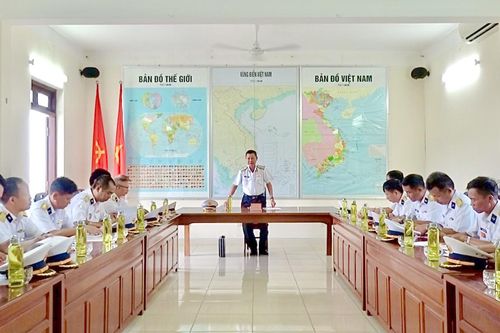 Tư lệnh Vùng 4 Hải quân kiểm tra tại Trung tâm Bảo đảm Kỹ thuật 719