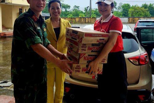 Công ty cổ phần Thiên Ngân Lạng Sơn hỗ trợ 500 bình nước lọc cho người dân vùng lũ