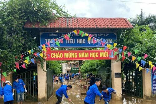 Trường Cao đẳng Lào Cai ra quân hỗ trợ người dân vùng mưa lũ