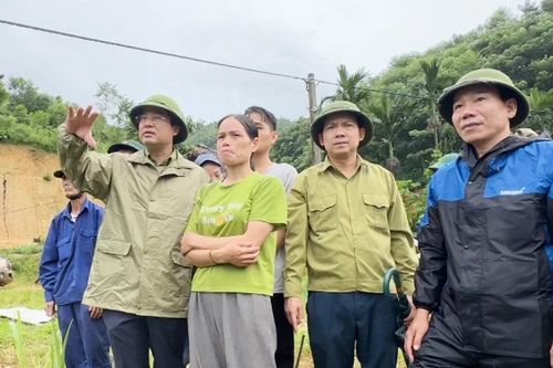 Chủ tịch UBND Trịnh Xuân Trường chỉ đạo công tác khắc phục hậu quả, tìm kiếm cứu nạn tại Làng Nủ