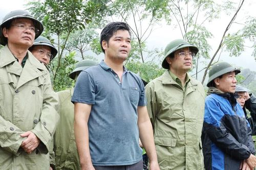 Bí thư Tỉnh ủy Đặng Xuân Phong chỉ đạo khắc phục hậu quả sạt lở đất tại Làng Nủ