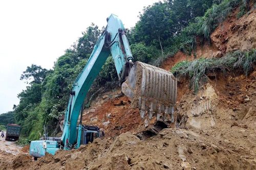 Bát Xát: Căng mình thông các tuyến giao thông trọng yếu