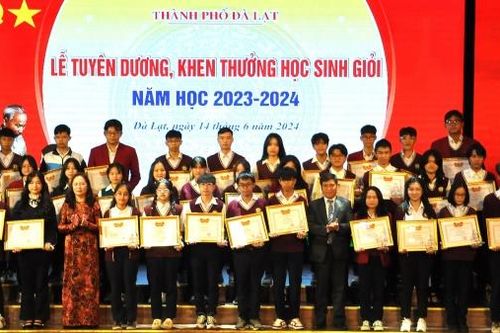 Đà Lạt: Nhiều hoạt động thi đua 'dạy tốt - học tốt' trong trường học