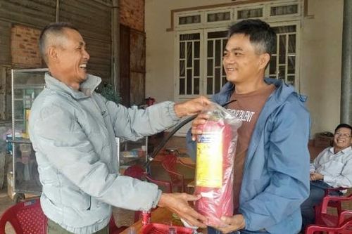 'Mỗi gia đình một bình chữa cháy' - giải pháp hiệu quả đảm bảo an ninh trật tự