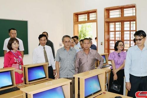 Đoàn Sở Giáo dục và Thể thao các tỉnh nước CHDCND Lào thăm một số trường học trên địa bàn tỉnh