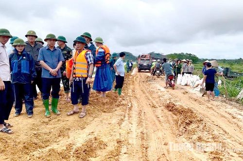 Phó Chủ tịch UBND tỉnh Nguyễn Thế Giang kiểm tra công tác phòng, chống lụt bão tại huyện Sơn Dương