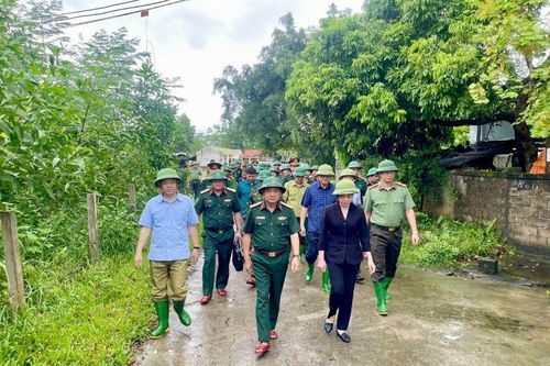 Đoàn công tác của Ban Bí thư Trung ương Đảng kiểm tra công tác phòng, chống, khắc phục hậu quả bão, lũ tại Tuyên Quang
