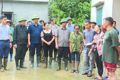 Trao hỗ trợ 15 triệu đồng cho gia đình nạn nhân bị lũ cuốn tại Văn Lăng