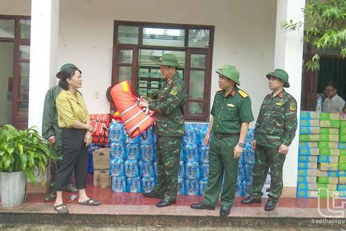 Phó Chính ủy Quân khu 1 kiểm tra công tác khắc phục hậu quả bão số 3