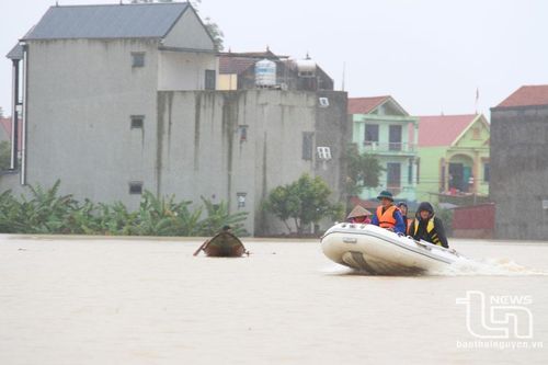 Phú Bình nỗ lực ứng cứu người dân bị ngập lụt