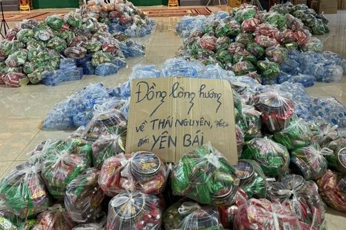 Ban Kinh tế - Tài chính T.Ư hỗ trợ 1.000 phần quà đến bà con vùng bão lụt tại Thái Nguyên, Yên Bái