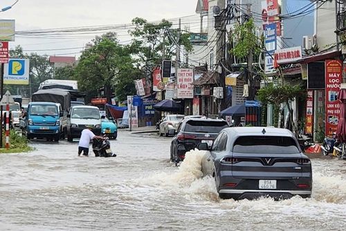 Thường Tín (Hà Nội): Phân luồng giao thông tại các vị trí bị ngập