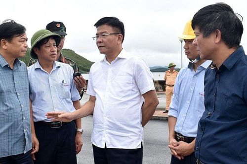 Phó Thủ tướng Lê Thành Long kiểm tra tình hình hồ thủy điện Thác Bà