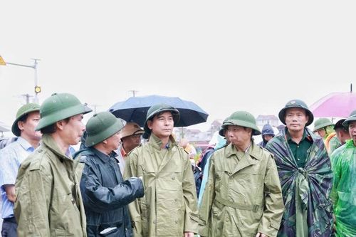 Vĩnh Phúc: Khẩn trương di dời, hỗ trợ hàng nghìn hộ dân bị mắc kẹt do nước lũ dâng cao