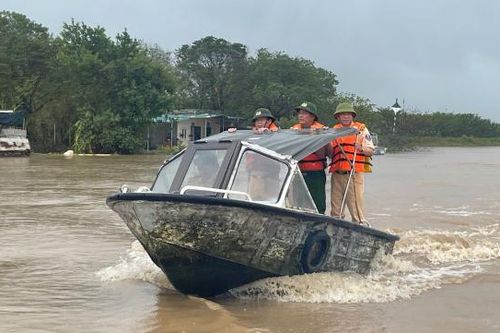 Cấm các phương tiện lưu thông trên sông Trà Lý