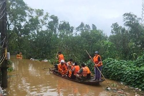 Hà Nội: Tạm ngừng cấp điện tại các điểm ngập úng