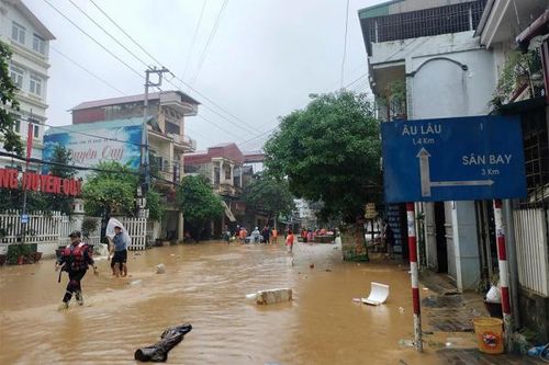 Tìm thấy thi thể tình nguyện viên bị lật thuyền khi cứu trợ tại Yên Bái