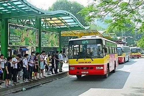 Hà Nội điều chỉnh lộ trình nhiều tuyến xe buýt do mưa lũ