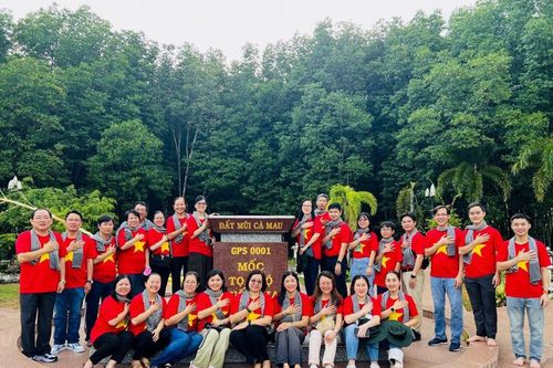 Chuyến về nguồn và kết nạp Ðảng ở nơi đặc biệt