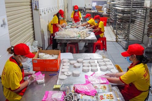 Lò bánh tất bật mùa Trung thu