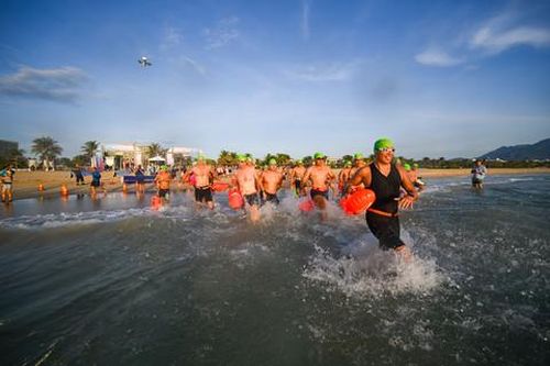 Việt Nam lập kỷ lục tại Giải bơi biển quốc tế Oceanman Cam Ranh