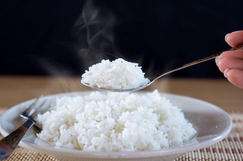 Hâm cơm nguội thế nào là đúng cách?