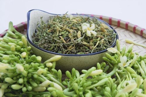 Nên dùng hoa đu đủ đực khô hay tươi để ngâm mật ong?