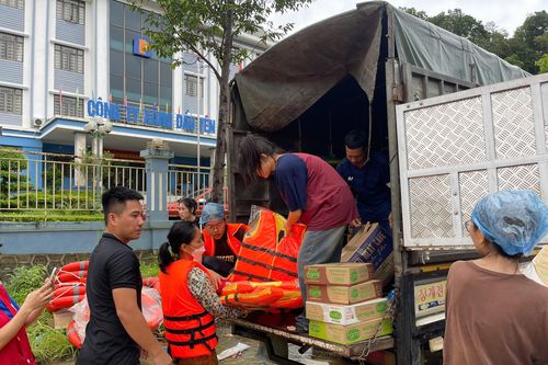 'Trải qua kiếp nạn lũ lụt này, tôi thấm thía sự đùm bọc nhau khi hoạn nạn'