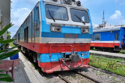 Đường sắt, hàng không vận chuyển miễn phí hàng cứu trợ cho miền Bắc