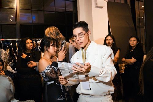 Nguyễn Hưng Phúc làm đạo diễn catwalk ở New York Fashion Week
