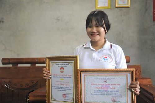 Cô gái bị ung thư lan tỏa yêu thương, tìm lại niềm tin vào sự sống