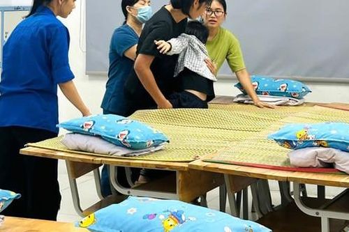 Nhiều trường học mở cửa đón người dân đến sơ tán tránh ngập lụt