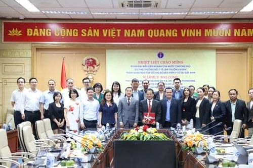 Bộ Y tế Việt Nam chia sẻ kinh nghiệm về xây dựng, phát triển BHYT toàn dân với Lào
