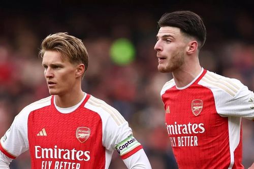 Arsenal 'toang' tuyến giữa ở trận derby London