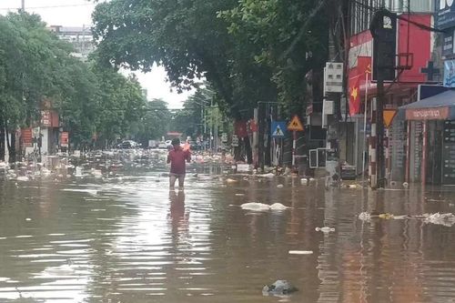 Nước rút chậm, nhiều tuyến phố ở TP Tuyên Quang vẫn ngập