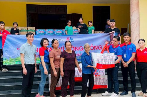 Siêu thị tham gia hỗ trợ người dân vùng lũ