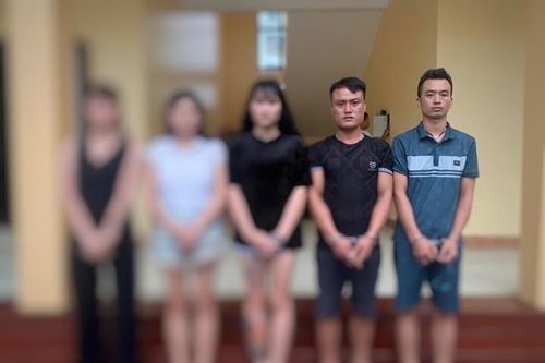 Chủ gara ôtô tổ chức 'bay lắc' cùng 3 cô gái trẻ